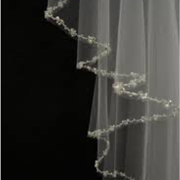 Allure Bridals Wedding gown - Picture 10 of 13